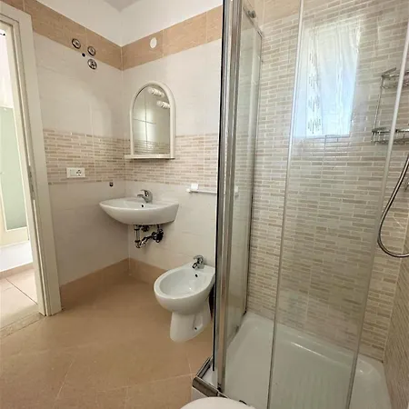 Bright Flat With Shared Pool