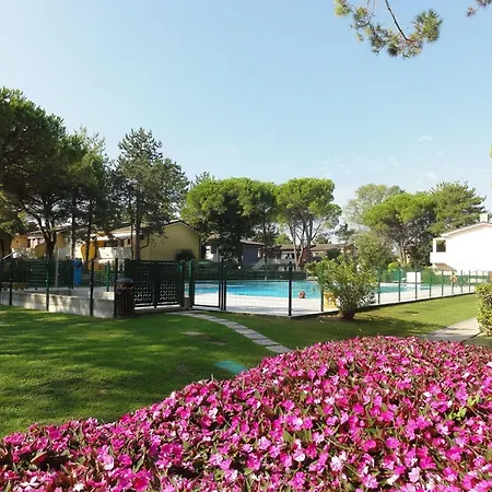 Bright Flat With Shared Pool Bibione