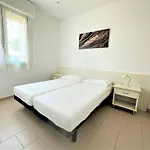 Bright Flat With Shared Pool