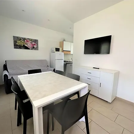 Bright Flat With Shared Pool * Бібіоне