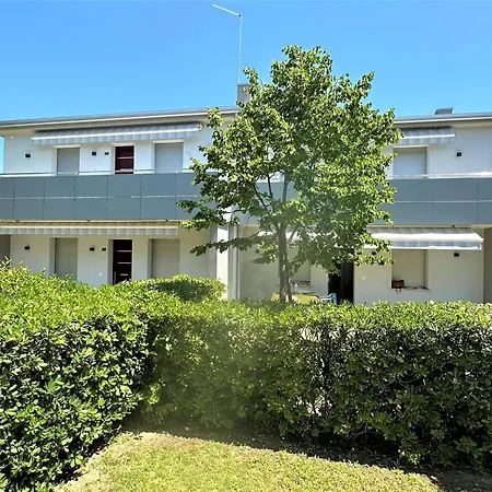 Bright Flat With Shared Pool شقة *