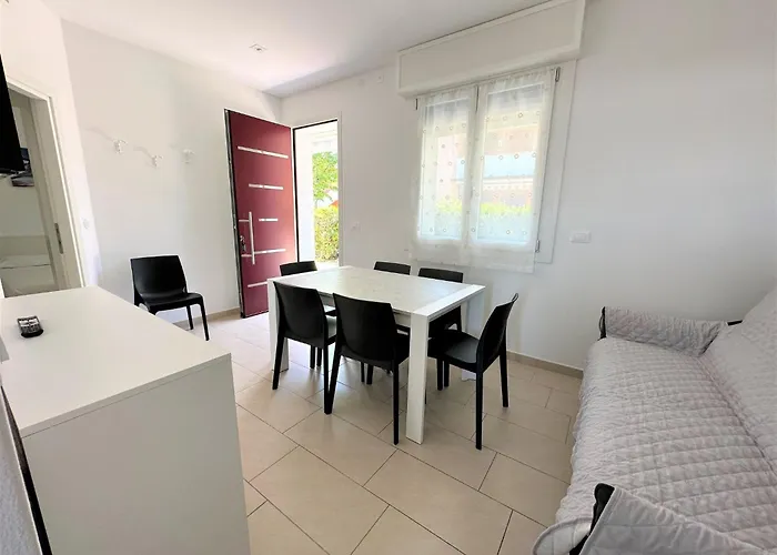 Bright Flat With Shared Pool شقة