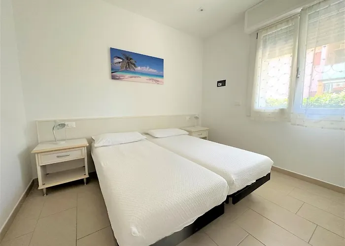 Апартаменти Bright Flat With Shared Pool Бібіоне