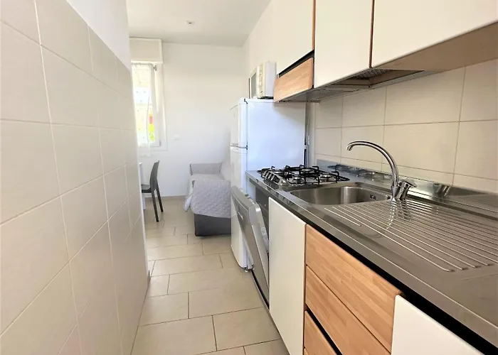 Bright Flat With Shared Pool Апартаменти *