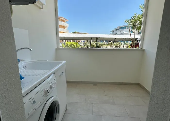 Bright Flat With Shared Pool شقة بيبيوني