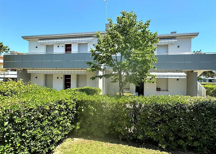 Bright Flat With Shared Pool Апартаменти *